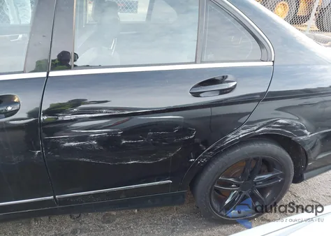 2013 Mercedes-Benz C 300 Sport 4Matic из США, поврежденный, VIN WDDGF8AB1DA835798